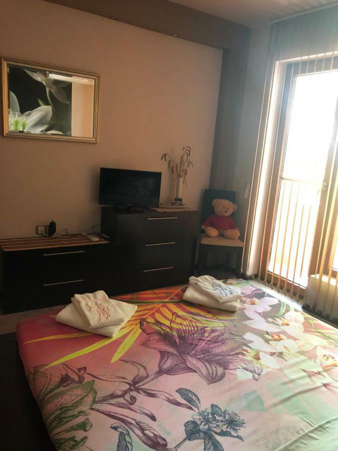 Apartament Megiluks Apartment บลาโกเอฟกราด ภายนอก รูปภาพ